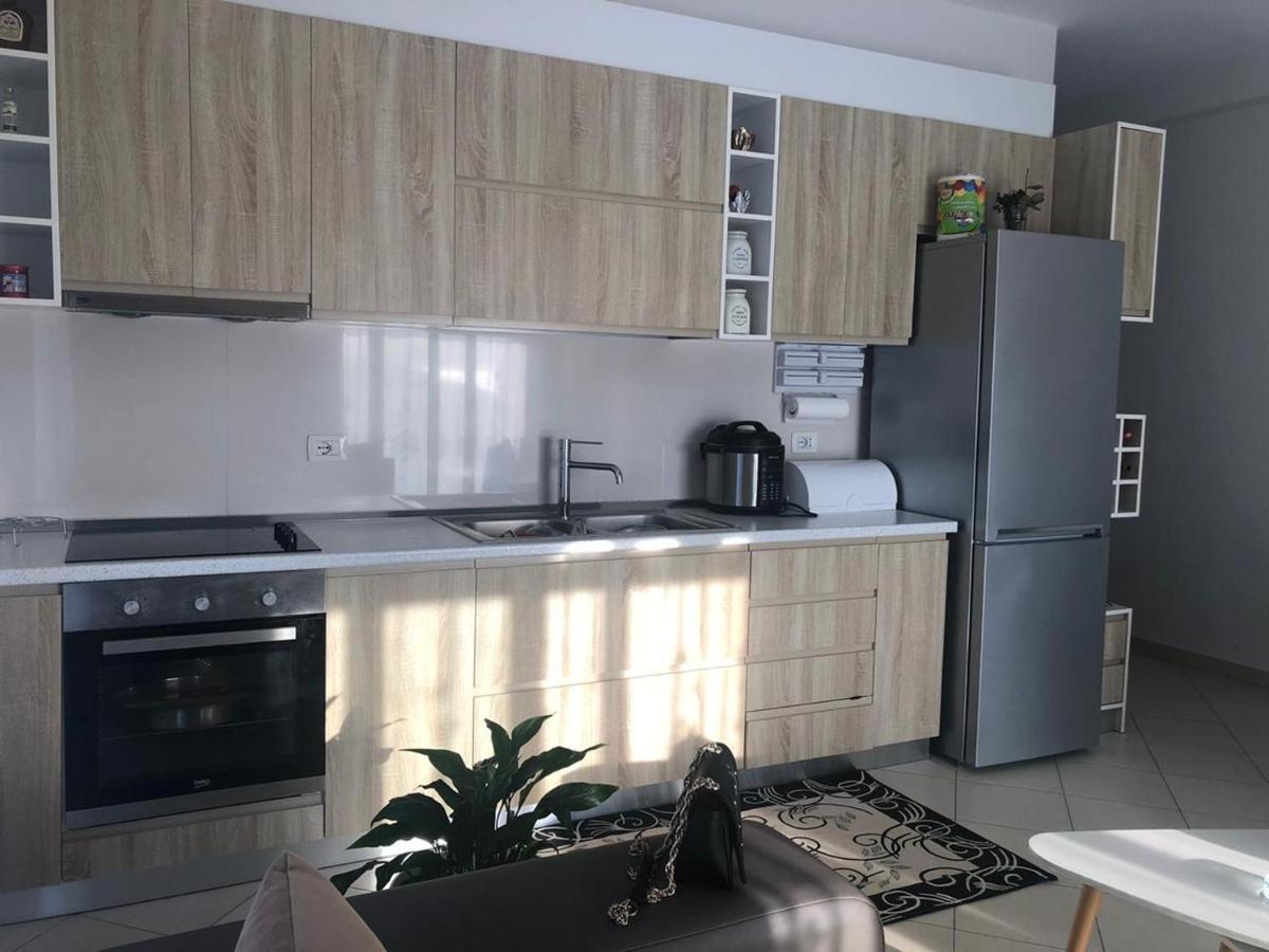 Julia Apartments Vlorë Exterior foto