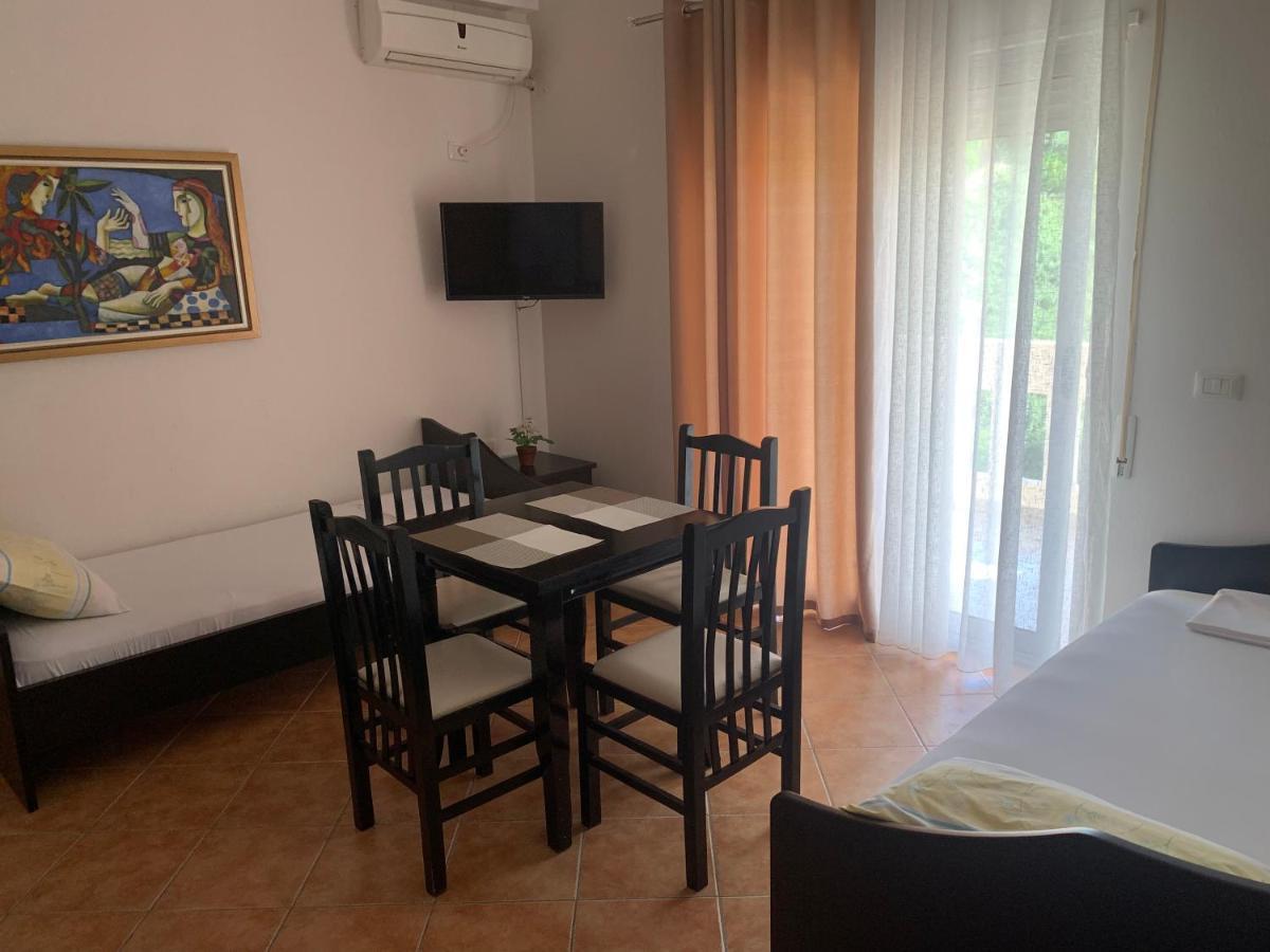 Julia Apartments Vlorë Exterior foto